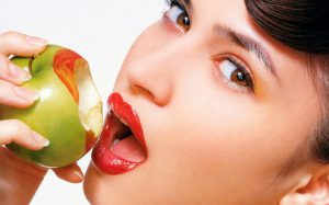 間食を味方に！我慢しないダイエット